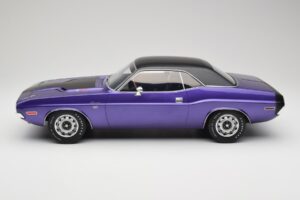 Dodge Challenger R/T Plum Crazy Otto 1:12 G083 Resin — photo 3 of 6