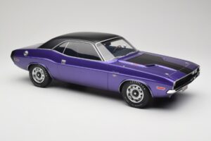 Dodge Challenger R/T Plum Crazy Otto 1:12 G083 Resin — photo 4 of 6