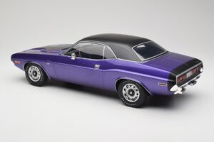 Dodge Challenger R/T Plum Crazy Otto 1:12 G083 Resin — photo 5 of 6