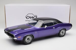 Dodge Challenger R/T Plum Crazy Otto 1:12 G083 Resin — photo 6 of 6