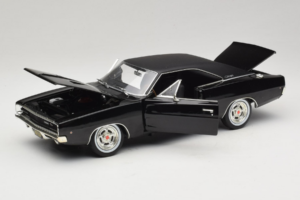 Dodge Charger R/T Steve McQueen Bullitt Movie Greenlight 1:18 12839 Diecast — photo 2 of 8