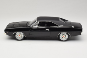 Dodge Charger R/T Steve McQueen Bullitt Movie Greenlight 1:18 12839 Diecast — photo 4 of 8