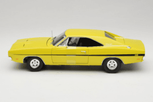 Dodge Charger R/T Yellow Dirty Mary Crazy Larry Auto World 1:18 AWSS101/06 Diecast — photo 4 of 8
