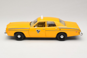 Dodge Monaco Taxi Rocky III GreenLight 1:18 19111 Diecast — photo 4 of 8