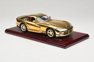 Dodge Viper GTS Gold Plated 23K Maisto 1:18 GP001 Diecast — photo 6 of 8