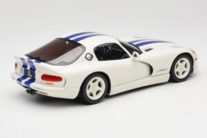 Dodge Viper GTS Stone White GT Spirit 1:18 GT940 Resin — photo 2 of 6