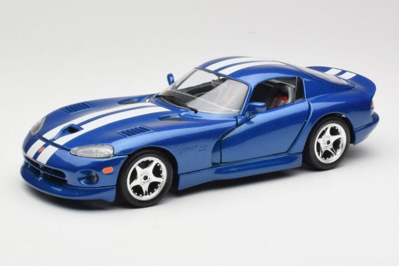 Dodge Viper GTS SR II Blue with White Stripes Bburago 1:18 3330 Diecast