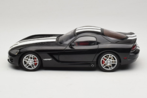 Dodge Viper SRT-10 Coupe Black AUTOart 1:18 71712 Diecast — photo 4 of 8