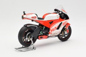 Ducati Desmosedici GP11 #8 H. Barbera Ducati MotoGP Team MotoGP 2011 Minichamps 1:12 123110008 Diecast — photo 3 of 6