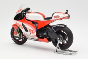 Ducati Desmosedici GP11 #8 H. Barbera Ducati MotoGP Team MotoGP 2011 Minichamps 1:12 123110008 Diecast — photo 5 of 6