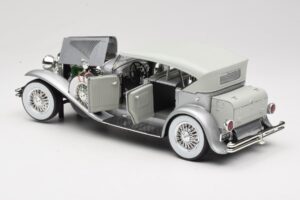 Duesenberg SJ Silver GreenLight 1:18 13525 Diecast — photo 5 of 8