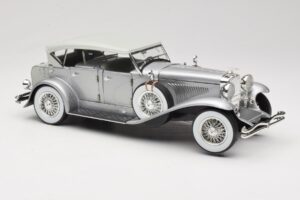 Duesenberg SJ Silver GreenLight 1:18 13525 Diecast — photo 6 of 8