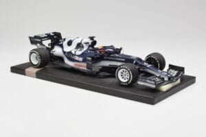 AlphaTauri AT02 #22 Y. Tsunoda Bahrain GP 2021 Minichamps 1:18 117210122 Diecast — photo 4 of 6