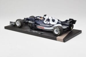 AlphaTauri AT02 #22 Y. Tsunoda Bahrain GP 2021 Minichamps 1:18 117210122 Diecast — photo 5 of 6