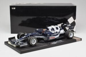 AlphaTauri AT02 #22 Y. Tsunoda Bahrain GP 2021 Minichamps 1:18 117210122 Diecast — photo 6 of 6