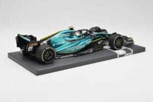Aston Martin AMR22 Aramco #5 S. Vettel Abu Dhabi GP 2022 Last Race Collector's Edition Minichamps 1:18 117222205 Resin — photo 3 of 7