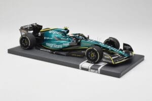 Aston Martin AMR22 Aramco #5 S. Vettel Abu Dhabi GP 2022 Last Race Collector's Edition Minichamps 1:18 117222205 Resin — photo 4 of 7
