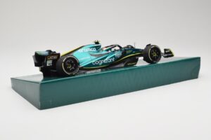 Aston Martin AMR22 #5 S. Vettel Last Race Abu Dhabi GP 2022 Minichamps 1:18 147222205 Resin — photo 3 of 7