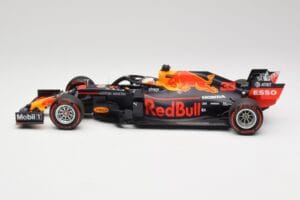 Aston Martin Red Bull Racing RB15 #33 M. Verstappen F1 2019 Minichamps 1:18 110190033 Diecast — photo 3 of 7