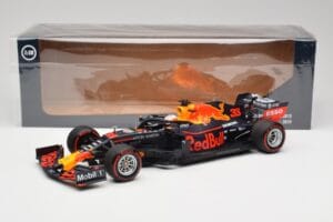 Aston Martin Red Bull Racing RB15 #33 M. Verstappen F1 2019 Minichamps 1:18 110190033 Diecast — photo 7 of 7