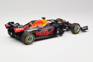 Aston Martin Red Bull Racing RB16 #33 M. Verstappen Abu Dhabi GP Winner 2020 Minichamps 1:18 110201733 Diecast — photo 2 of 7