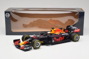 Aston Martin Red Bull Racing RB16 #33 M. Verstappen Abu Dhabi GP Winner 2020 Minichamps 1:18 110201733 Diecast — photo 7 of 7
