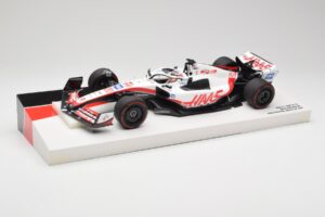 Haas VF-22 #20 K. Magnussen Pole Position Brazil GP 2022 Minichamps 1:18 147222120 Diecast — photo 2 of 7