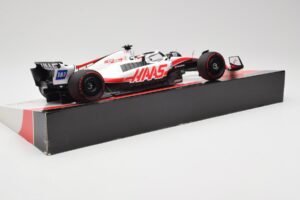 Haas VF-22 #20 K. Magnussen Pole Position Brazil GP 2022 Minichamps 1:18 147222120 Diecast — photo 3 of 7