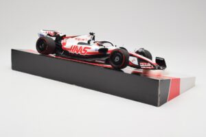 Haas VF-22 #20 K. Magnussen Pole Position Brazil GP 2022 Minichamps 1:18 147222120 Diecast — photo 4 of 7