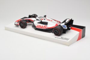 Haas VF-22 #20 K. Magnussen Pole Position Brazil GP 2022 Minichamps 1:18 147222120 Diecast — photo 5 of 7