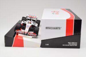 Haas VF-22 #20 K. Magnussen Pole Position Brazil GP 2022 Minichamps 1:18 147222120 Diecast — photo 6 of 7
