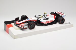 Haas VF-22 #47 M. Schumacher Bahrain GP 2022 Minichamps 1:18 147220147 Diecast — photo 2 of 7