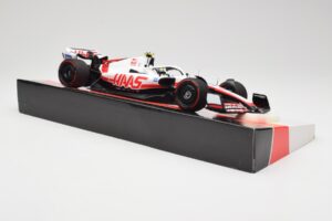 Haas VF-22 #47 M. Schumacher Bahrain GP 2022 Minichamps 1:18 147220147 Diecast — photo 4 of 7