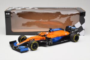 McLaren MCL35M #3 D. Ricciardo Bahrain GP 2021 Minichamps 1:18 530211803 Diecast — photo 7 of 7