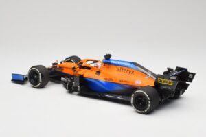 McLaren MCL35M #3 D. Ricciardo Italian GP Winner 2021 Minichamps 1:18 530213303 Resin — photo 5 of 7
