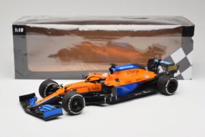 McLaren MCL35M #3 D. Ricciardo Italian GP Winner 2021 Minichamps 1:18 530213303 Resin — photo 7 of 7