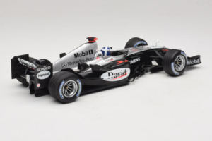McLaren MP4/19 Mercedes D. Coulthard F1 2004 Minichamps 1:18 530041805 Diecast — photo 2 of 7
