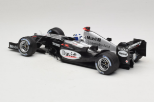McLaren MP4/19 Mercedes D. Coulthard F1 2004 Minichamps 1:18 530041805 Diecast — photo 5 of 7