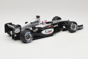 McLaren MP4/19 Mercedes K. Raikkonen F1 2004 Minichamps 1:18 530041806 Diecast — photo 2 of 7