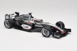 McLaren MP4/19 Mercedes K. Raikkonen F1 2004 Minichamps 1:18 530041806 Diecast — photo 4 of 7