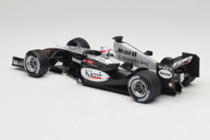 McLaren MP4/19 Mercedes K. Raikkonen F1 2004 Minichamps 1:18 530041806 Diecast — photo 5 of 7
