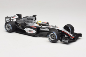 McLaren MP4/19 Mercedes L. Hamilton Autosport Young Driver Test Silverstone 2004 Minichamps 1:18 530044418 Diecast — photo 4 of 7
