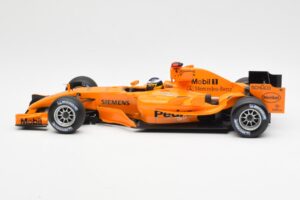 McLaren MP4-20 Mercedes P. de la Rosa Interim Test Car 2006 Minichamps 1:18 530061894 Diecast — photo 3 of 6