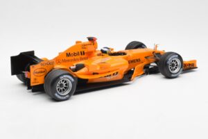 McLaren Mercedes MP4-20 P. de la Rosa F1 Test Car 2005 Minichamps 1:18 B66962343 Diecast — photo 2 of 6
