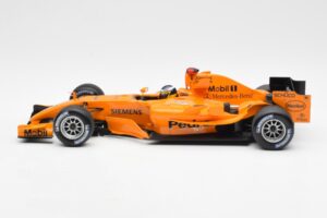 McLaren Mercedes MP4-20 P. de la Rosa F1 Test Car 2005 Minichamps 1:18 B66962343 Diecast — photo 3 of 6