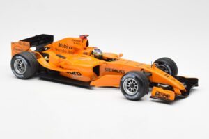 McLaren Mercedes MP4-20 P. de la Rosa F1 Test Car 2005 Minichamps 1:18 B66962343 Diecast — photo 4 of 6