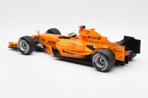 McLaren Mercedes MP4-20 P. de la Rosa F1 Test Car 2005 Minichamps 1:18 B66962343 Diecast — photo 5 of 6