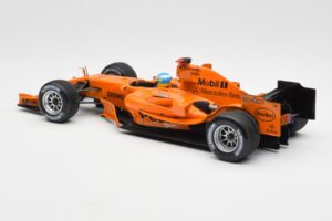 McLaren Mercedes MP4-20 P. de la Rosa F1 Test Car 2006 Minichamps 1:18 PEDRO001 Diecast — photo 5 of 6