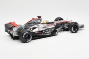 McLaren Mercedes MP4-21 #4 J.P. Montoya F1 2006 Minichamps 1:18 530061804 Diecast — photo 2 of 6