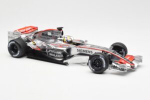 McLaren Mercedes MP4-21 #4 J.P. Montoya F1 2006 Minichamps 1:18 530061804 Diecast — photo 4 of 6